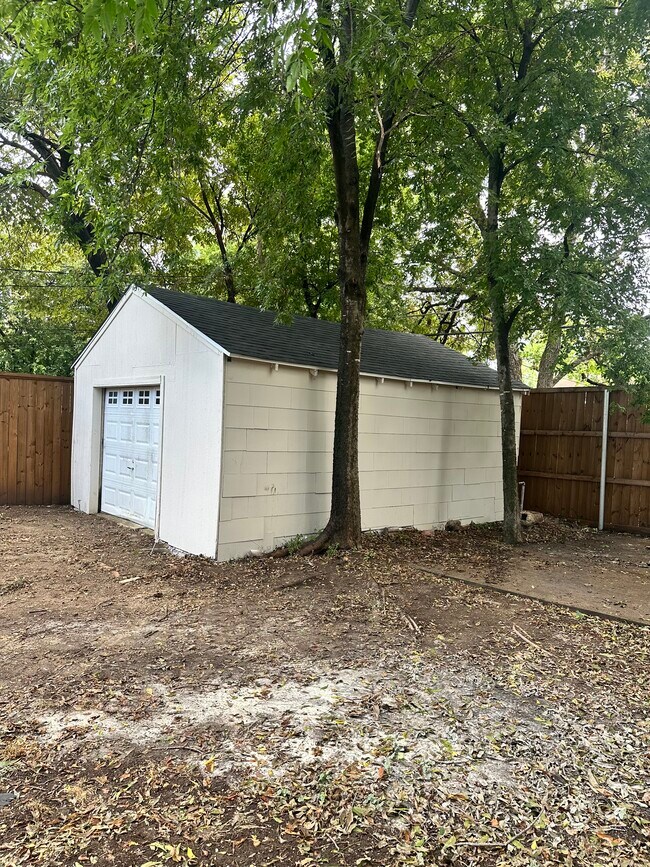 Building Photo - 1126 Pioneer Dr