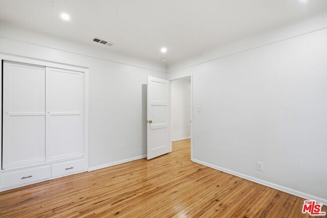 Building Photo - 4236 Elenda St