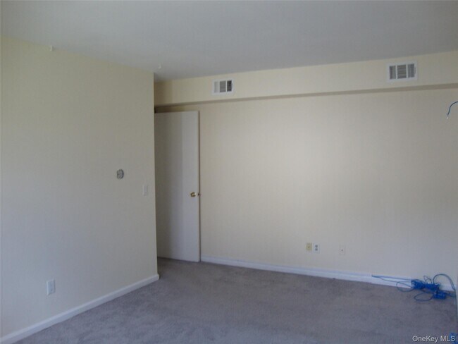 Building Photo - 276 Temple Hill Rd