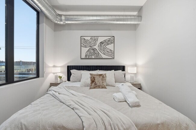 Building Photo - 6044 N Winthrop Ave