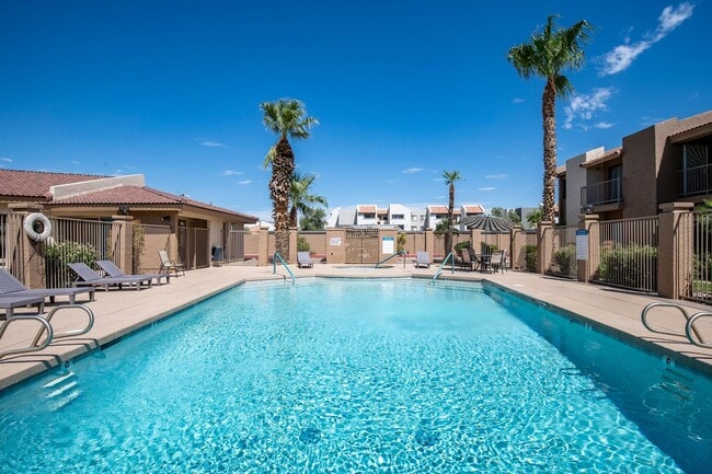 Building Photo - COMING SOON! Spacious 1 Bed 1 Bath Condo i...