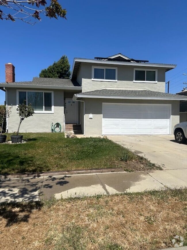 Building Photo - 4 Bed, 21/2 Bath Split level single family...
