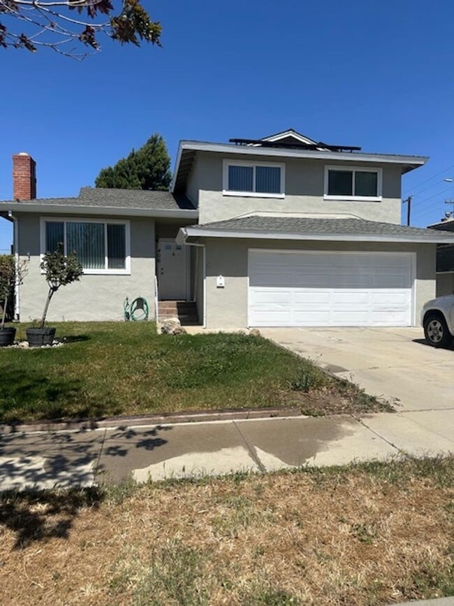 Primary Photo - 4 Bed, 21/2 Bath Split level single family...