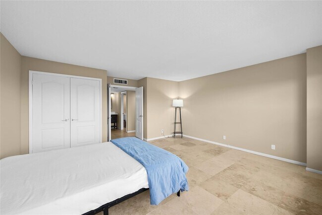 Building Photo - 3900 Galt Ocean Dr