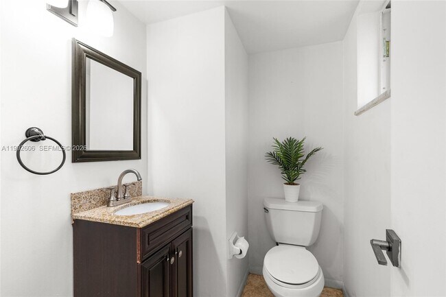 Building Photo - 1170 NE 191st St