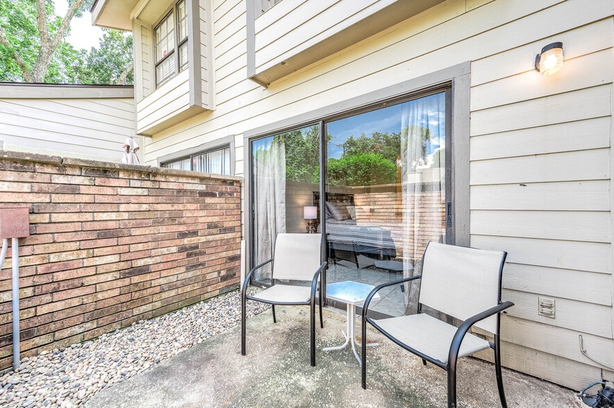 Patio - 200 Pecan Dr