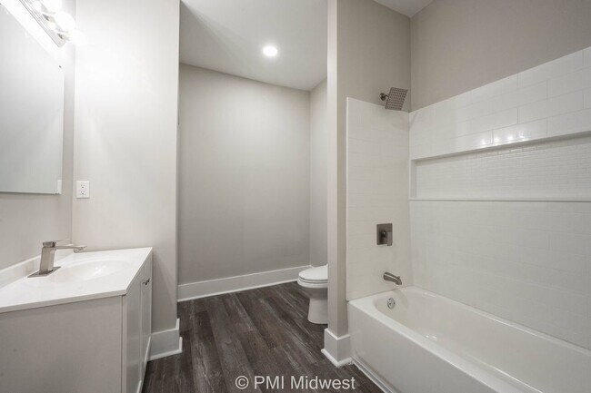 Building Photo - "Charming 3-Bedroom Duplex Haven on W 29th St – Spacious 1031 Sq Ft Gem in Indianapolis!"