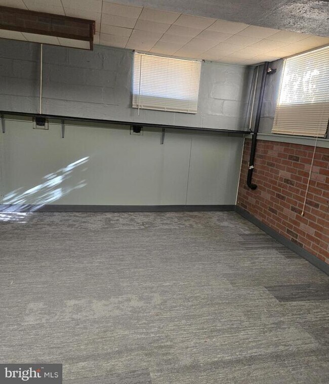 Building Photo - 7801 Hillsway Ave