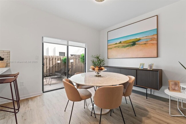 Building Photo - 403 NE 212th St