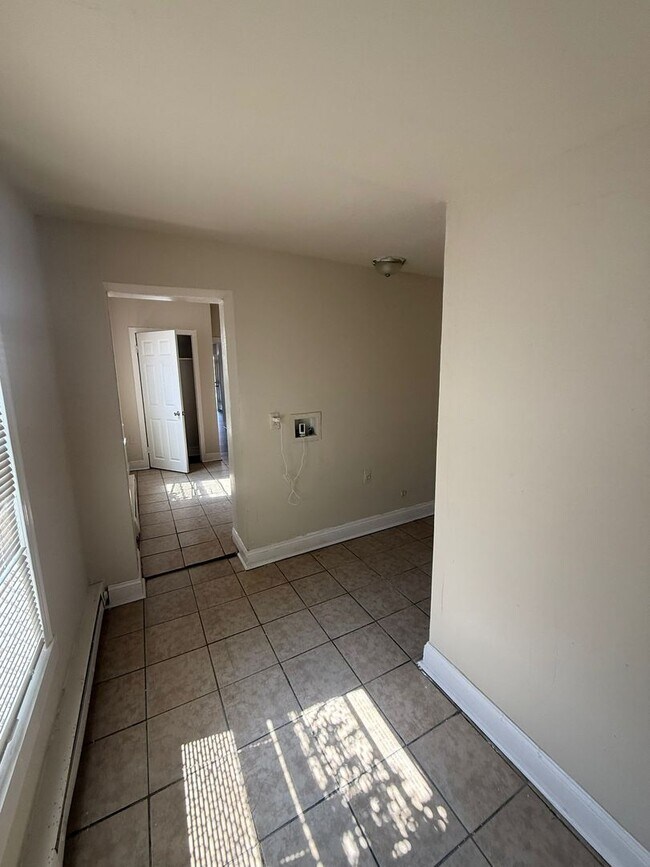 Building Photo - 3 BED 1.5 BATH HOME FOR RENT.
