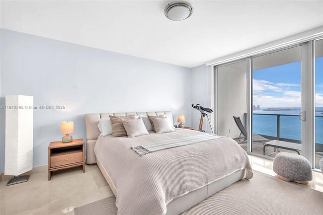 Building Photo - 1331 Brickell Bay Dr