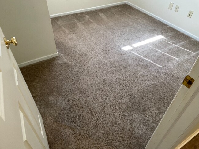 Building Photo - 1662 Summit St