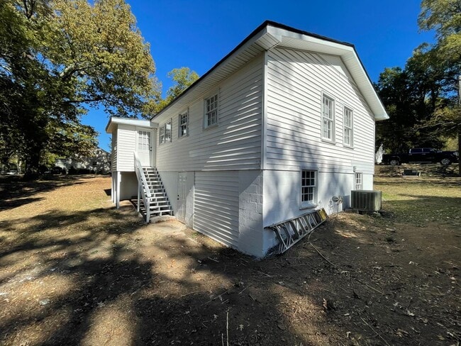 Building Photo - Updated 3/1 House in South Rome- $1,295