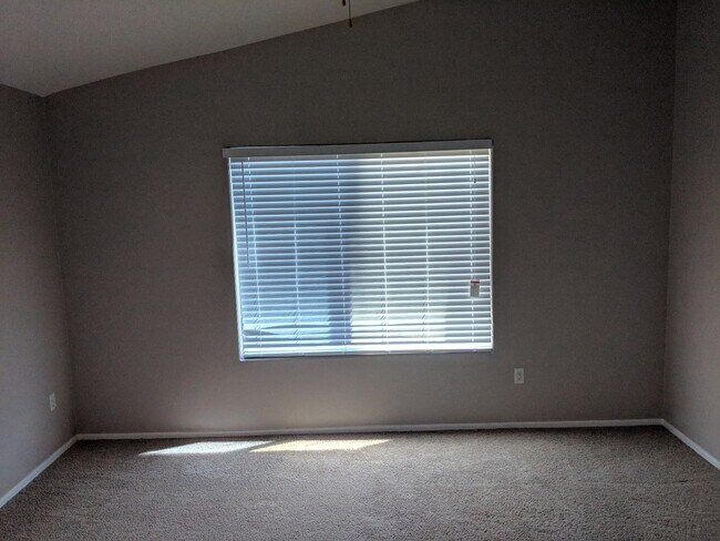 Building Photo - 3 Bedroom 2 Bath Rental.