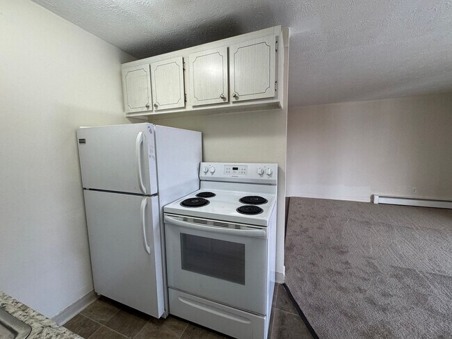 Building Photo - 12050 Lake Ave