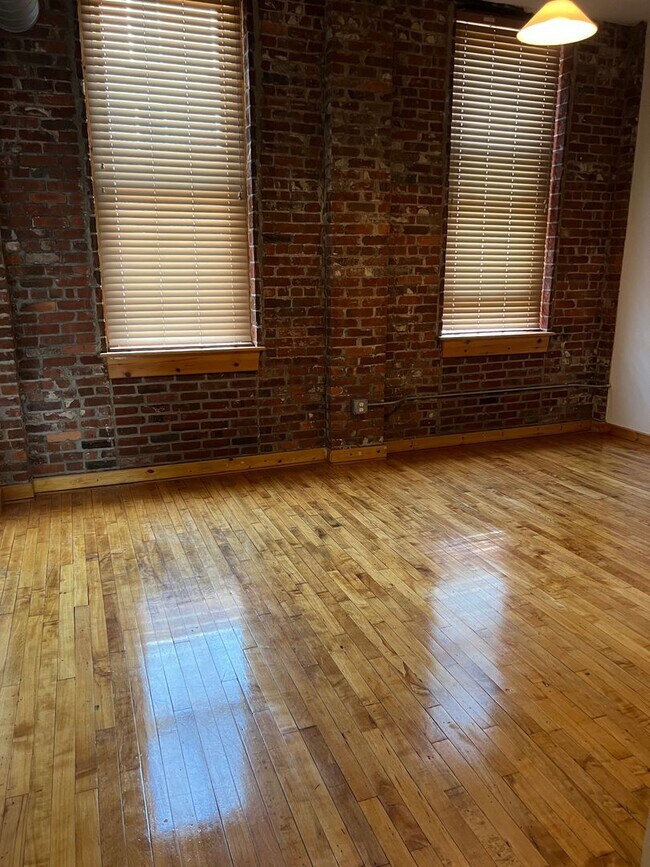 Building Photo - 325 Lafayette St