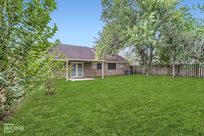 Building Photo - 11910 Yearling Dr