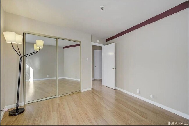 Building Photo - 1 Bed/1 Bath In Pacific Heights with Parking and Roof Deck
