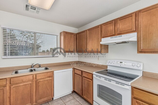 Building Photo - 1543 S Danielson Way