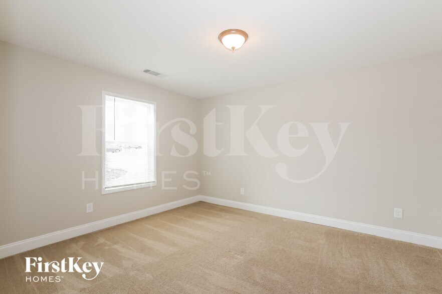 Building Photo - 1205 Oak Springs Wy