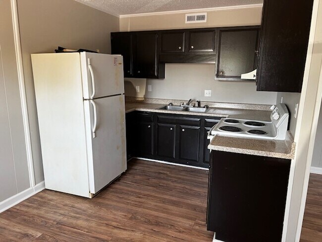 Building Photo - Maryville 37803 - COMING SOON! Available June 1st - 1 bedroom, 1 bath home - Contact Troy Adams (...
