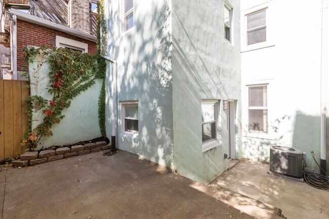 Building Photo - Newly Renovated Home Northern Liberties