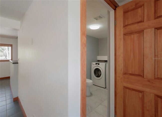 Building Photo - 1420 Alhambra Way S