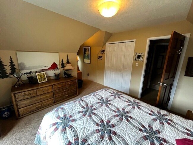 Building Photo - 1334 Straight Creek Dr