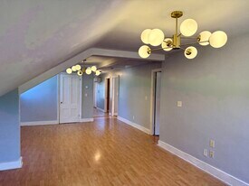Building Photo - 203 Howell St