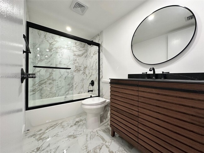 Building Photo - 10425 SW 112th Ave