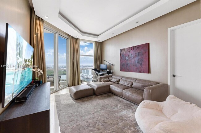 Building Photo - 16051 Collins Ave