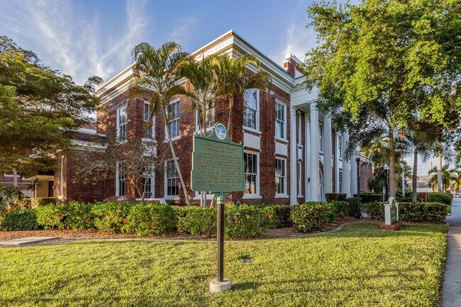 Building Photo - 26333 Nadir Rd