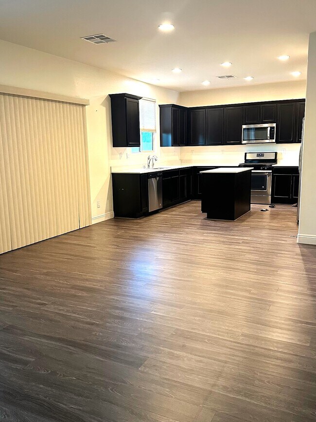 Building Photo - 6654 Ivory Dove Ct