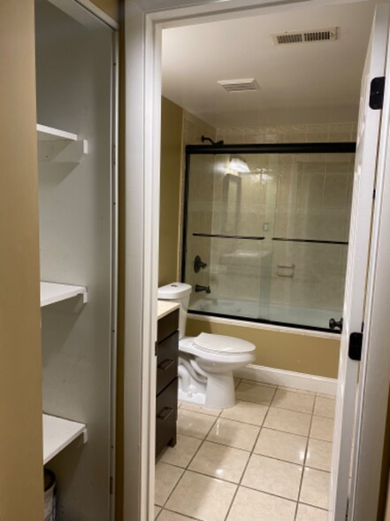 Building Photo - 3214 8th St SE