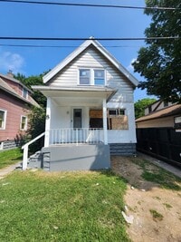 Building Photo - Two Bedroom Single Family Home!