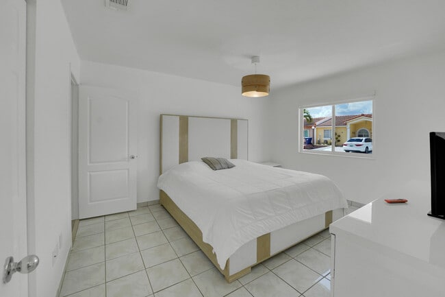 Building Photo - 17255 NW 72nd Ct