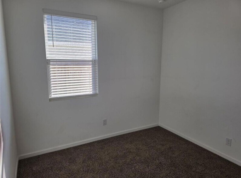 Building Photo - 1219 Drago Dr