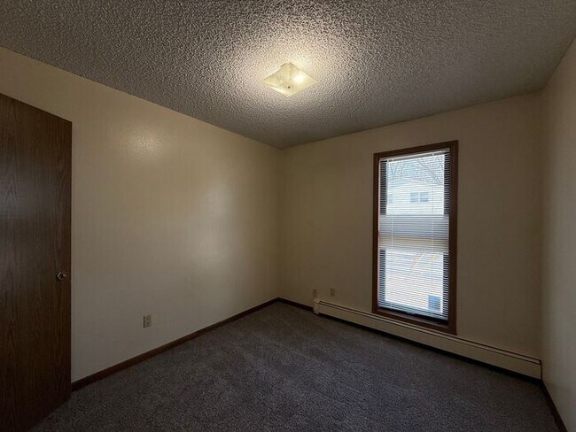 Building Photo - $995 | 2 Bedroom, 1 Bathroom Apartment | No Pets | Available for Immediate Move In!