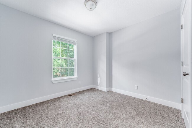 Building Photo - AVAILABLE SOON: Move-In Ready 4-Bedroom Beauty with Modern Finishes & Spacious Yard!