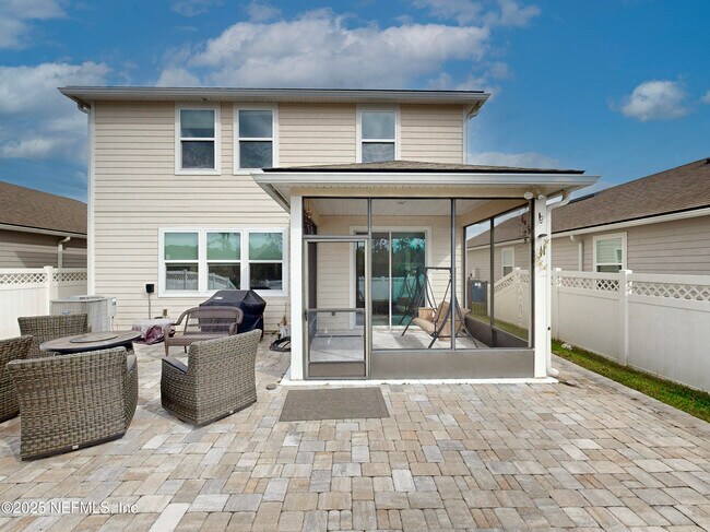 Building Photo - 210 Thistleton Wy