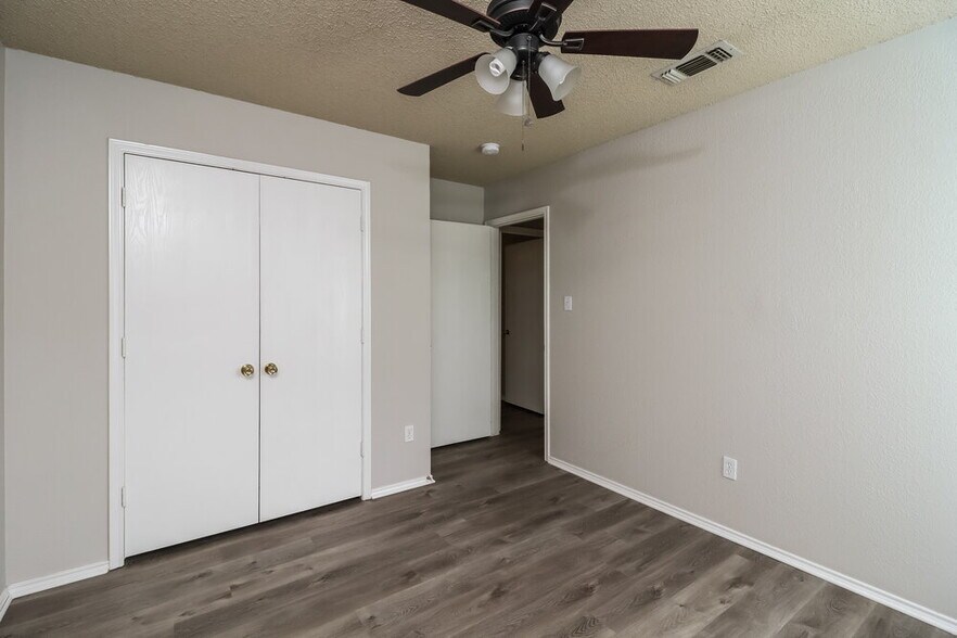 Building Photo - 10662 Flamewood Dr