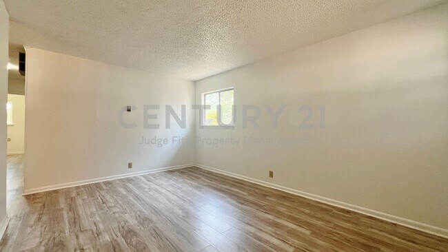 Building Photo - 5429 Farnsworth Ave
