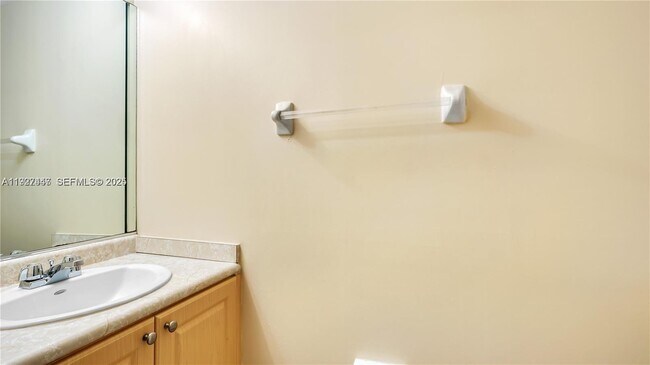 Building Photo - 120 Douglas Rd