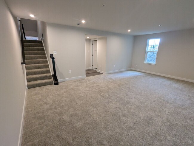 Building Photo - Gorgeous New Construction (never lived in)...
