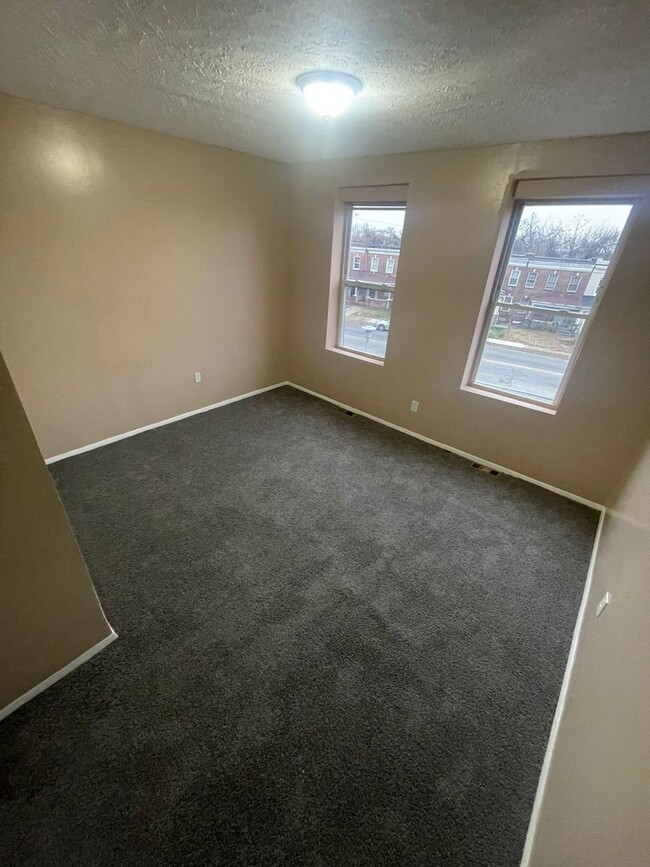 Building Photo - Two Bedrooms W/ Storage Room Upstairs 1 1/...