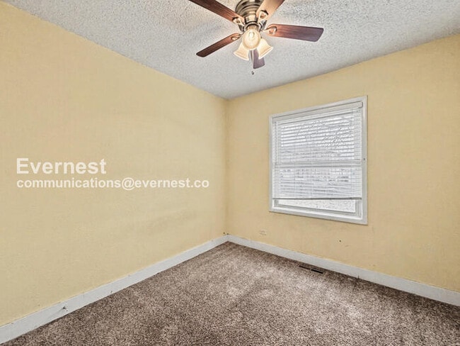 Building Photo - 247 S Hazel Ct