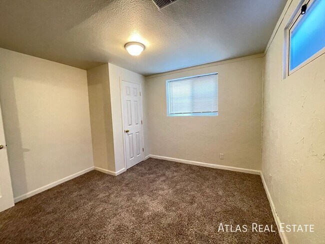 Building Photo - 4419 Dewey Dr