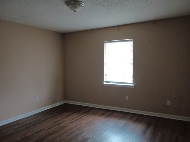 Building Photo - 5007B N. Moore Lane