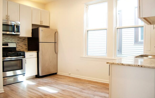 Building Photo - Lincoln Park Apartments!