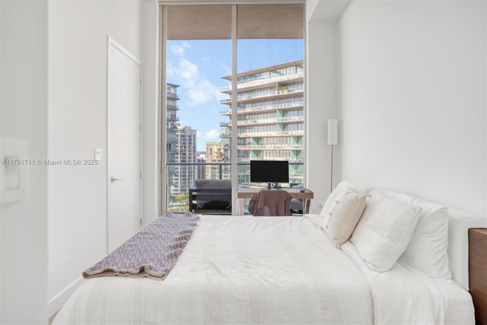 Building Photo - 2655 S Bayshore Dr